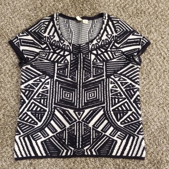 Moth Tops - Structured cap sleeve top